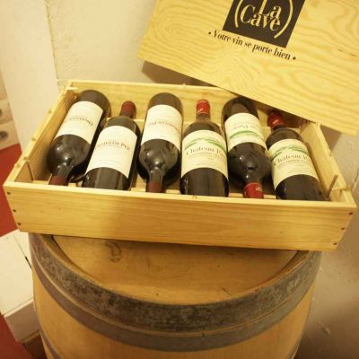 Photo caisse bois transport vin la cave Paris