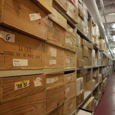 photo caisses bois cave vin paris